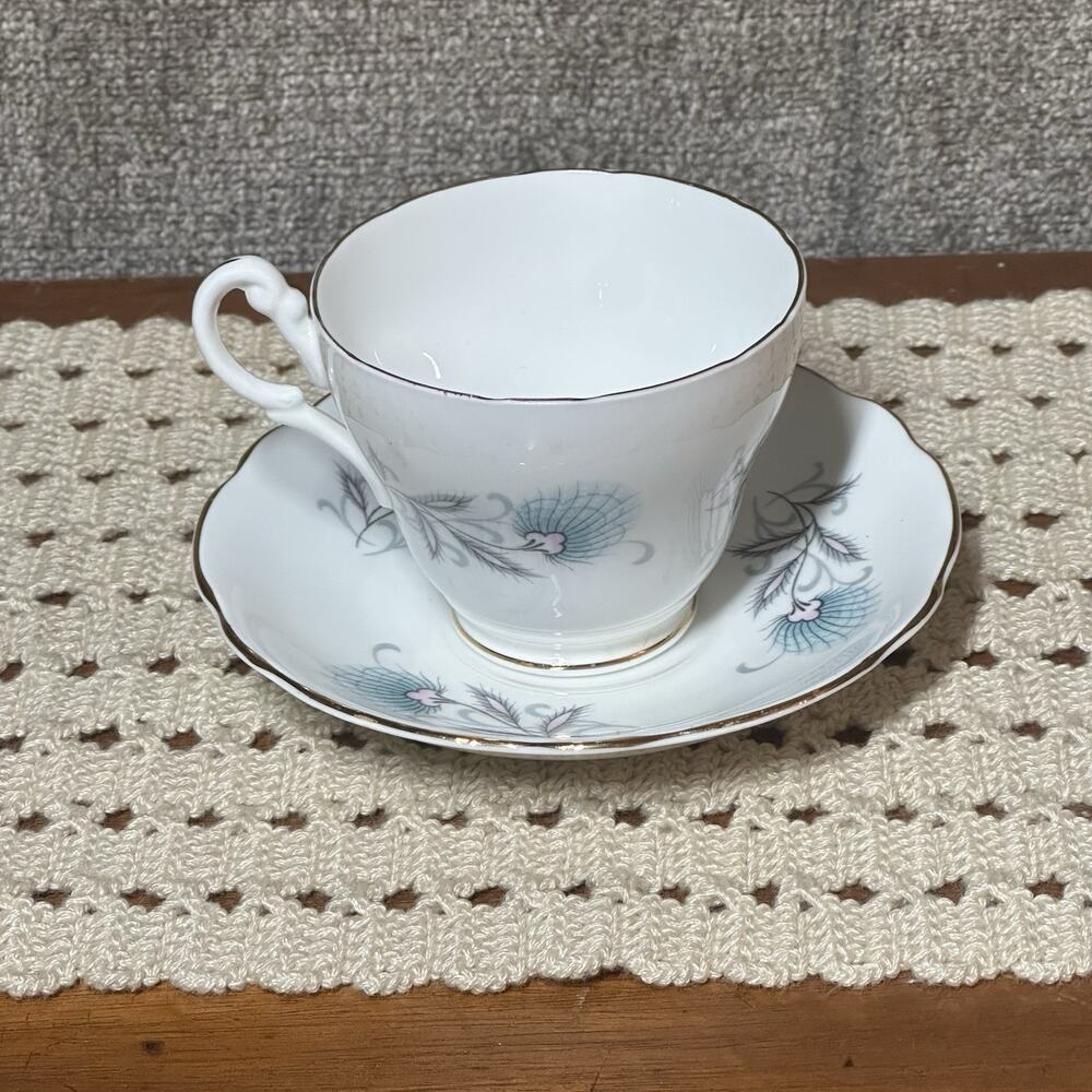 Royal Ascot England Bone China Teacup & Saucer Blue Floral Flowers Gold Trim Vtg